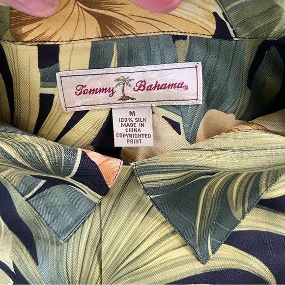 Tommy Bahama 100% Silk Hawaiian Shirt Black Green Yellow Floral Print Size M - Picture 7 of 15